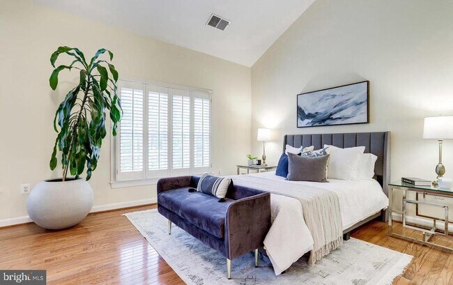 Building Photo - 1601 Colonial Hills Dr