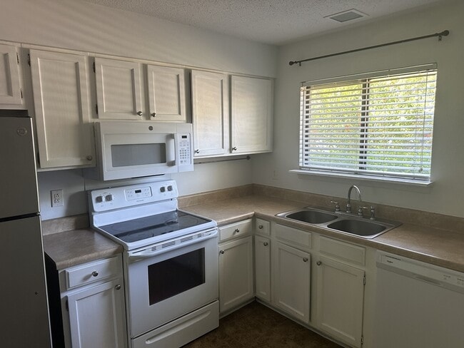 Building Photo - 2900 Heathstead Place
