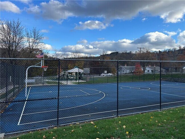 Building Photo - 414 Plum Ave