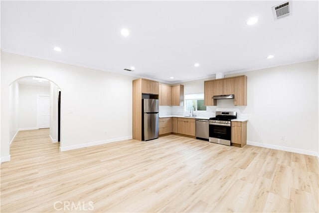 Building Photo - 720 E Windsor Rd