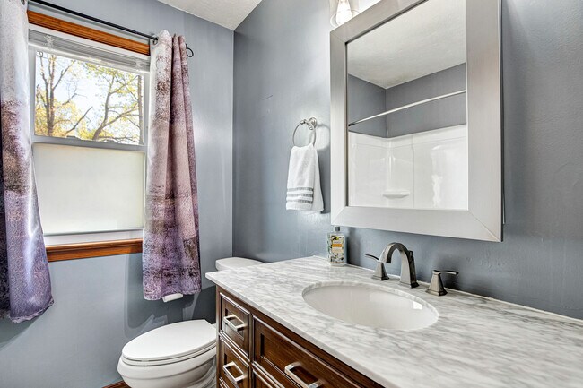 Building Photo - 421 Evanrude Ln