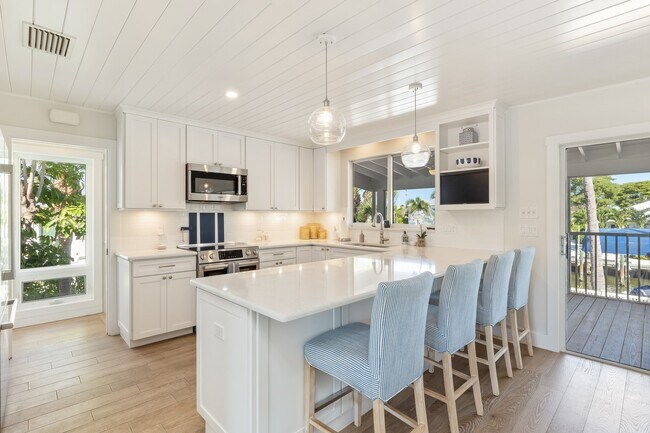 Building Photo - 161 1st St E