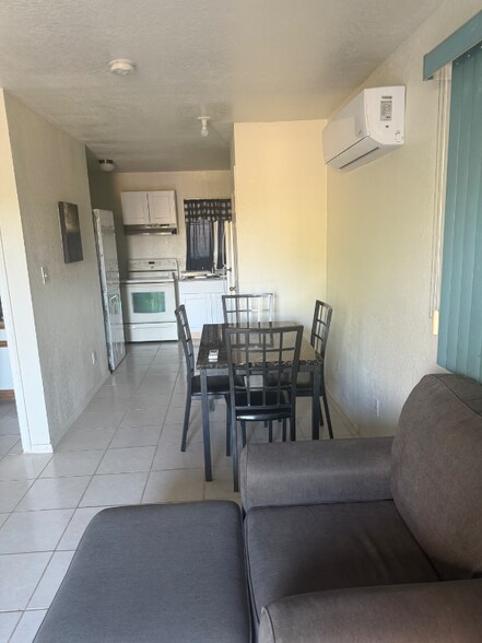 Building Photo - 797 W Mesa Verde Dr