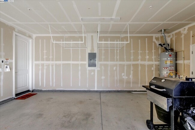 Building Photo - 1610 Chestnut Ct