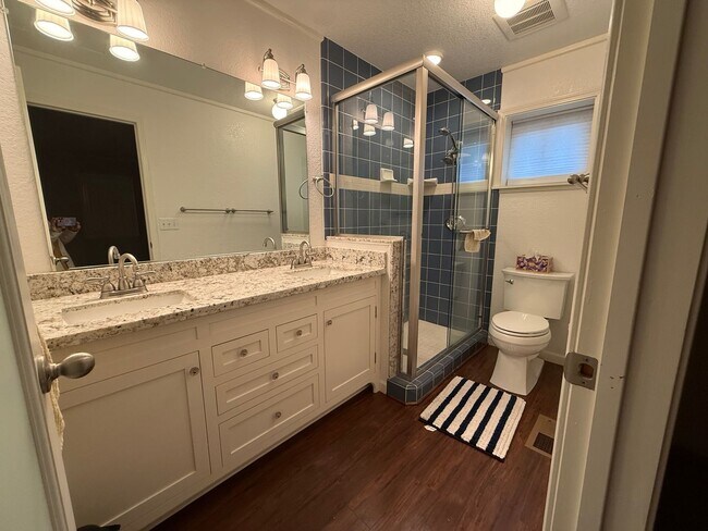 Building Photo - Beautiful expansive home for lease