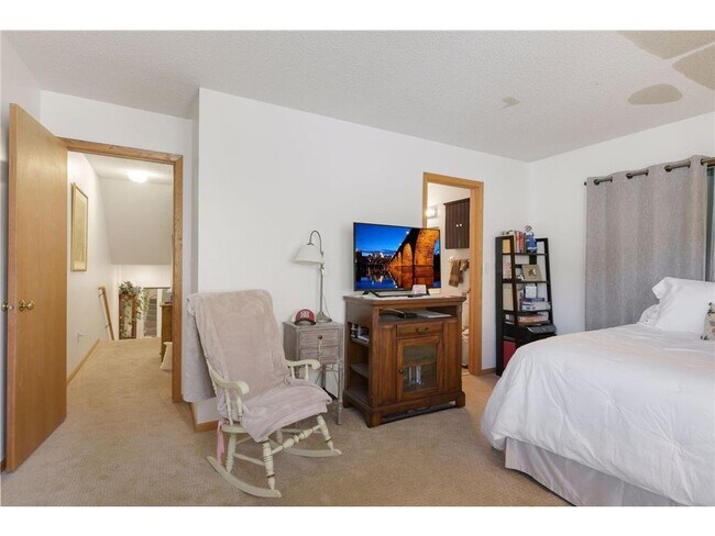 Building Photo - 2858 Kenwood Isles Dr