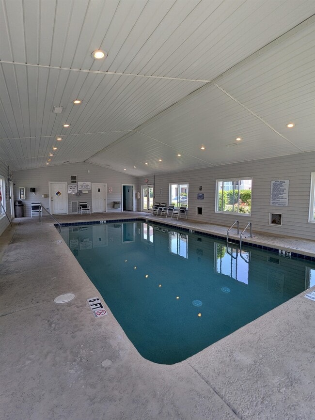 Building Photo - 627 Waterway Village Blvd