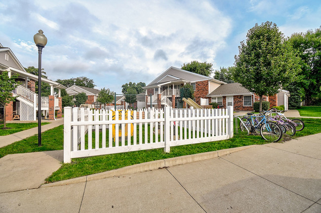 Building Photo - Belle Prairie