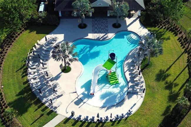 Building Photo - 30600 Thunderbird Dr