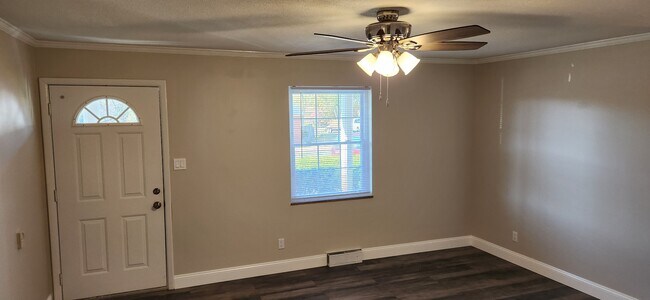 Livingroom - 7706 Berkshire Blvd