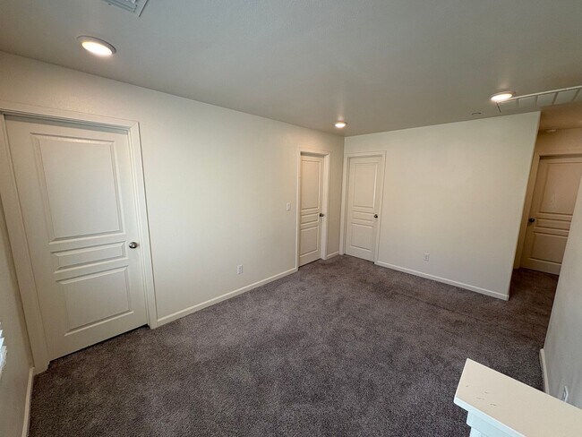 Building Photo - 641 S Laguna St