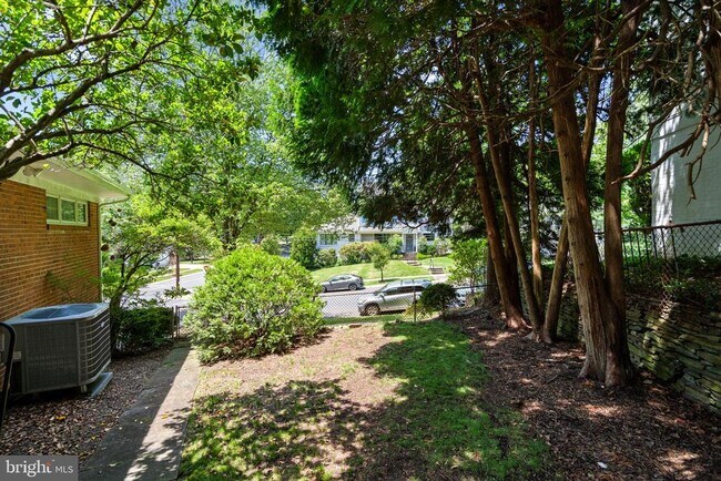 Building Photo - 5201 Brookeway Dr