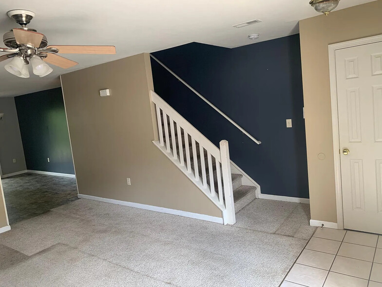 Building Photo - 751 Merlins Way