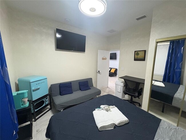 Building Photo - 3715 Valley Tree Dr