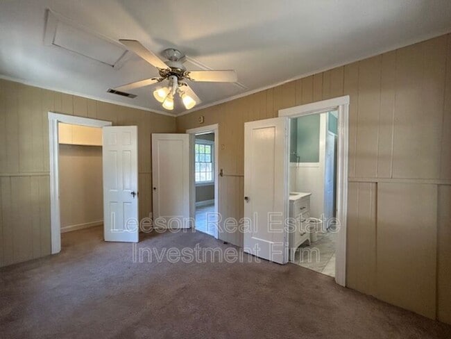 Building Photo - 3433-3433 Beverly Pl