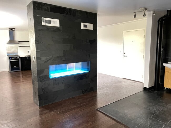 Building Photo - Beautiful Apartment with Gas fireplace on Lake Harriet