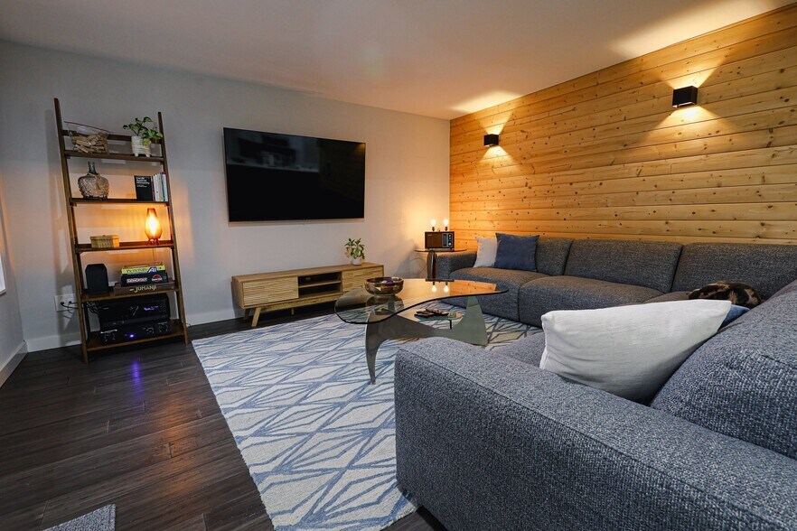 Building Photo - 18912 46th Ave S