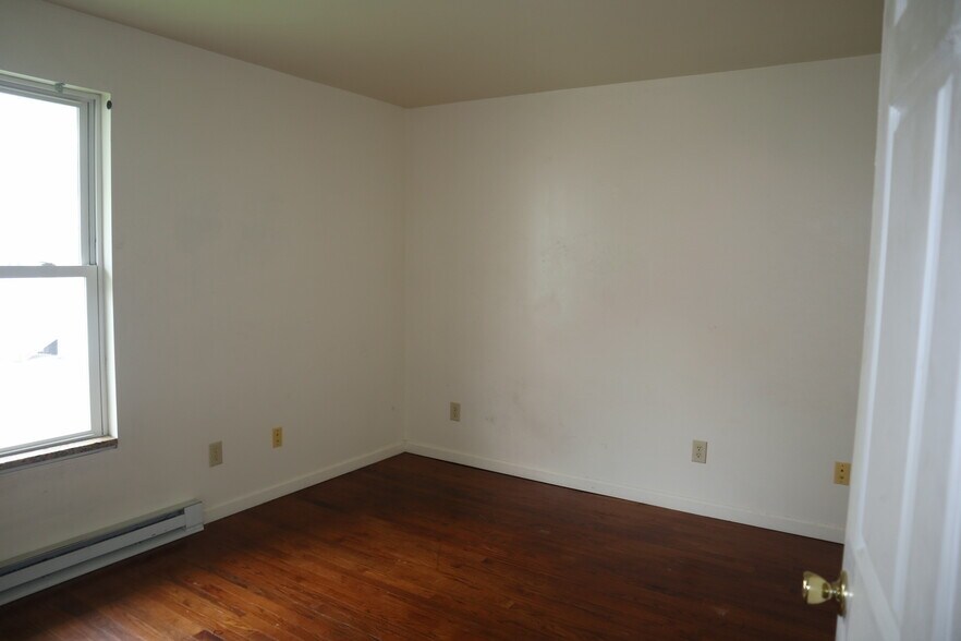 Building Photo - 133 Ash St