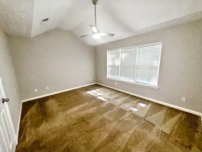 Building Photo - 145 Waters Edge Dr