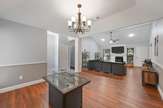 Building Photo - 2530 Seven Hills Dr