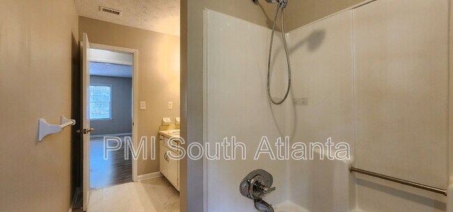 Building Photo - 834 Ridge Ave
