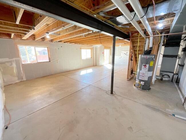 Building Photo - 4 Bedroom Home Available Near Barnes Rd & ...