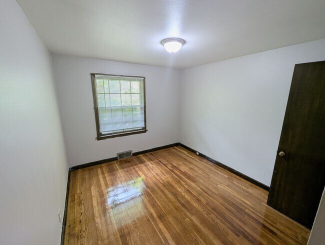 Building Photo - Deep Deal on Fathom