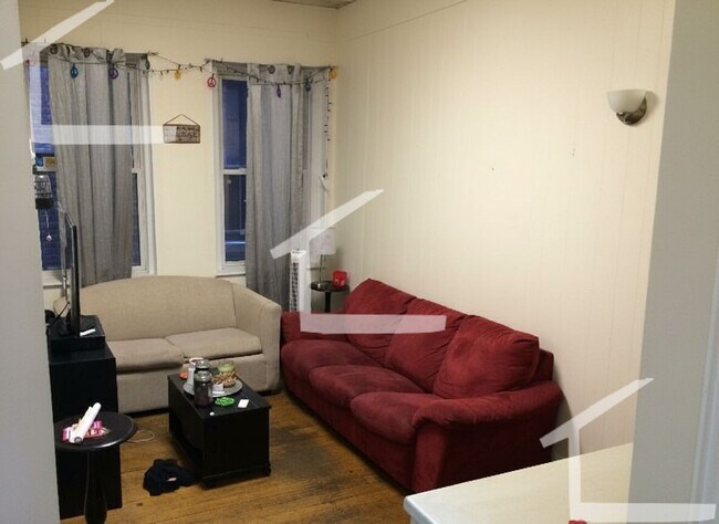 Building Photo - 3 bed1bath unit in Fenway is available in 9/1