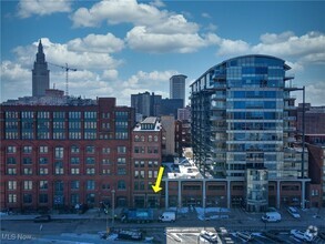 Building Photo - 635 W Lakeside Ave