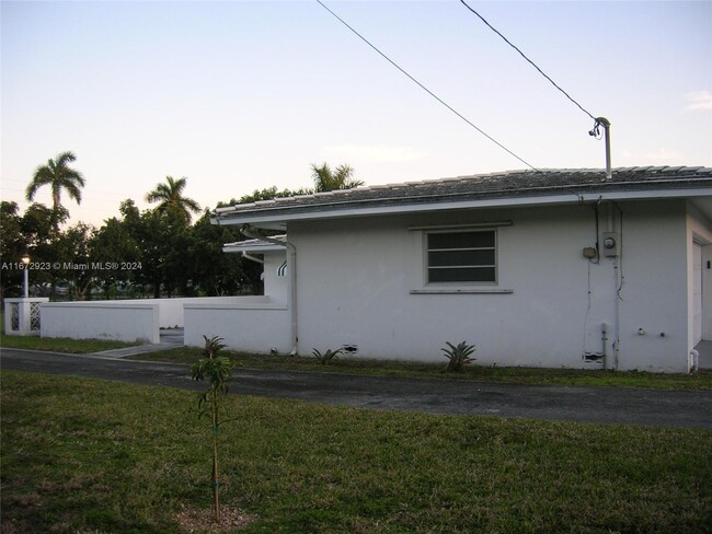 Building Photo - 30090 SW 170th Ave