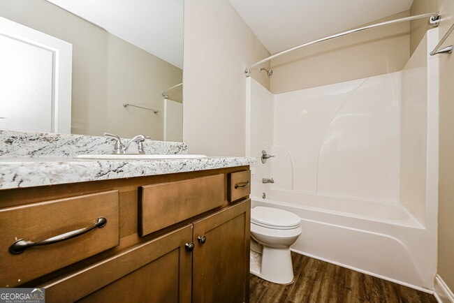 Building Photo - 320 Woodland Ridge Cir