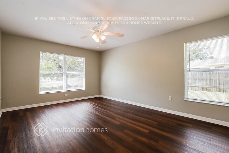 Building Photo - 13518 Biscayne Dr