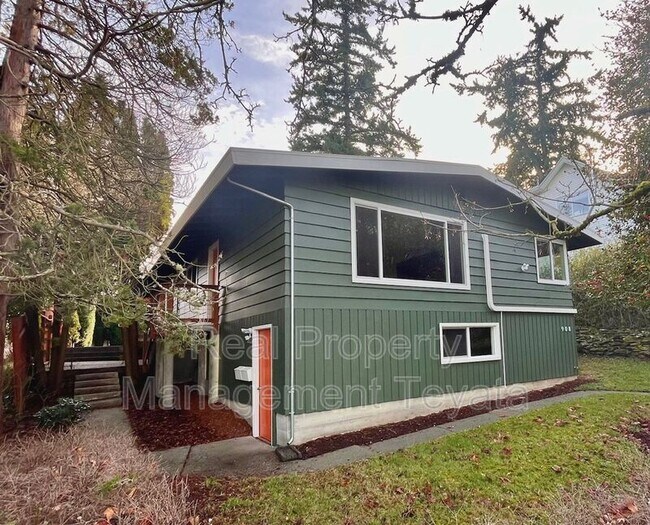 Building Photo - 908 Key St