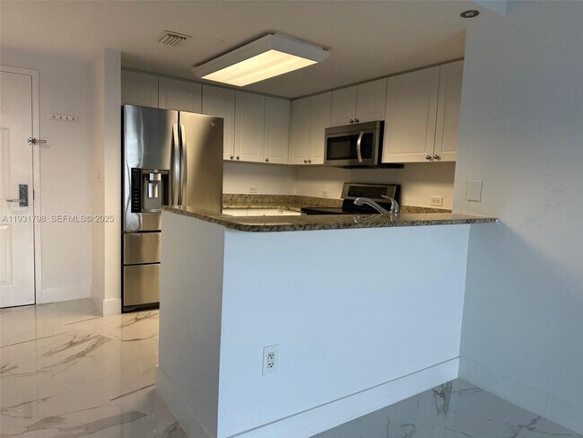 Building Photo - 19501 W Country Club Dr