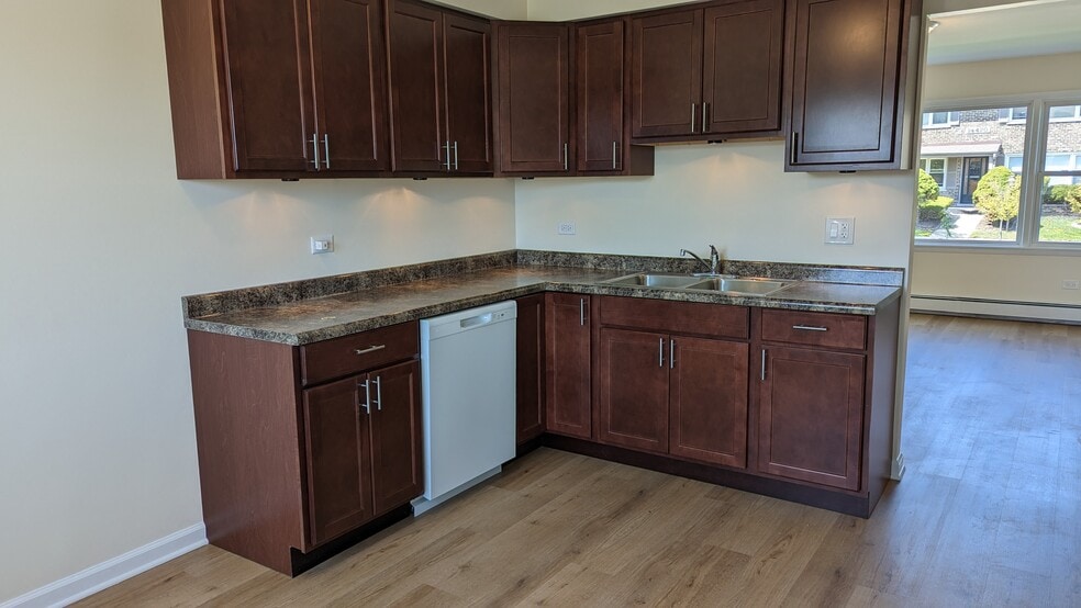 Building Photo - 14475 Jefferson Ave