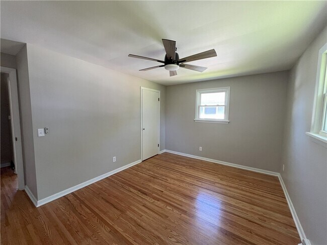 Building Photo - 120 Sunnyside Dr