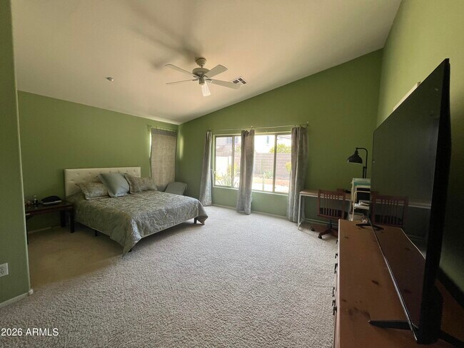 Building Photo - 10460 E Hillery Dr