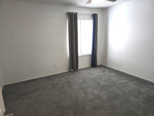 Building Photo - Updated 2-bedroom, 2.5-bath townhome
