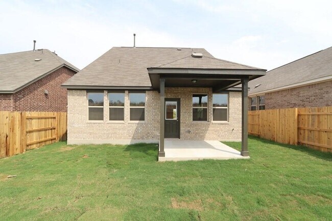 Building Photo - 221 Papaya Dr