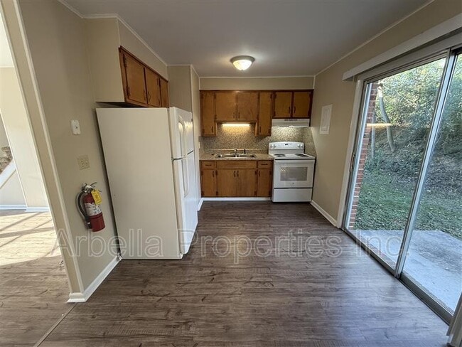 Building Photo - 1404 Bloomingdale Rd