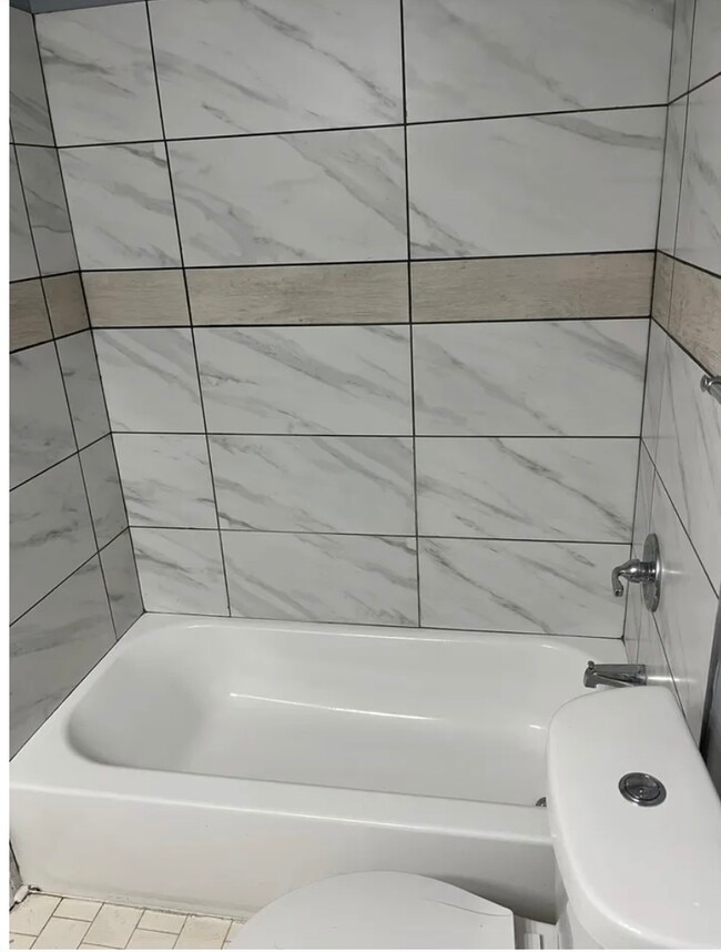 Building Photo - 3273 Ridgemont Ave