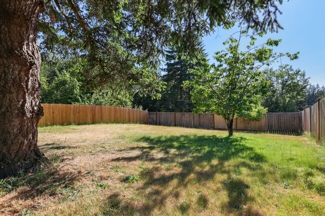 Building Photo - Move in ready now! West side cutie! 2 bed,...