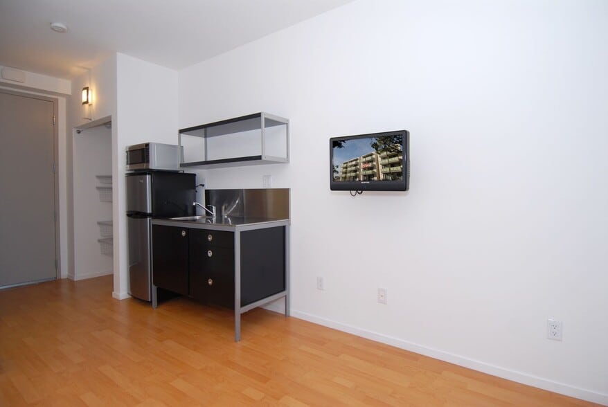 Interior Photo - Aqua Courtyard Suites