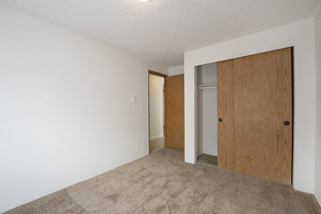 2 Bed 1 Bath - 800 Sq Ft - Warner Park Apartments