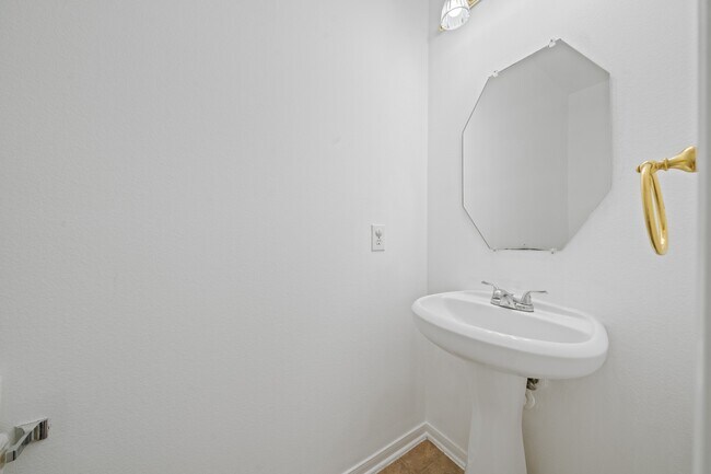 Building Photo - 15026 Magnoliabough Pl