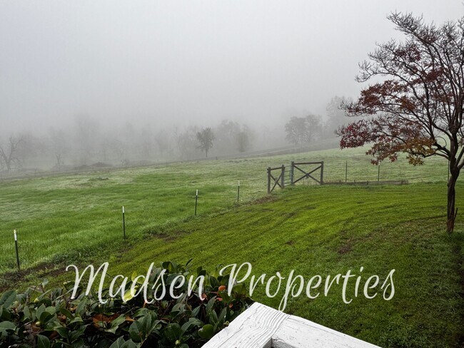 Building Photo - 784 Flag Creek Rd