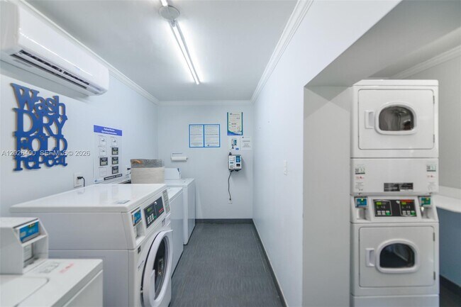 Building Photo - 7720 SW 54th Ct