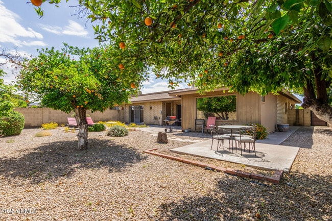 Building Photo - 1012 E Wagon Wheel Dr