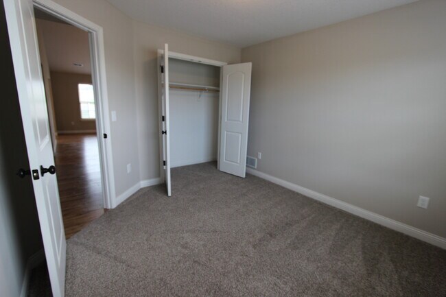 Building Photo - 721 Promenade Dr