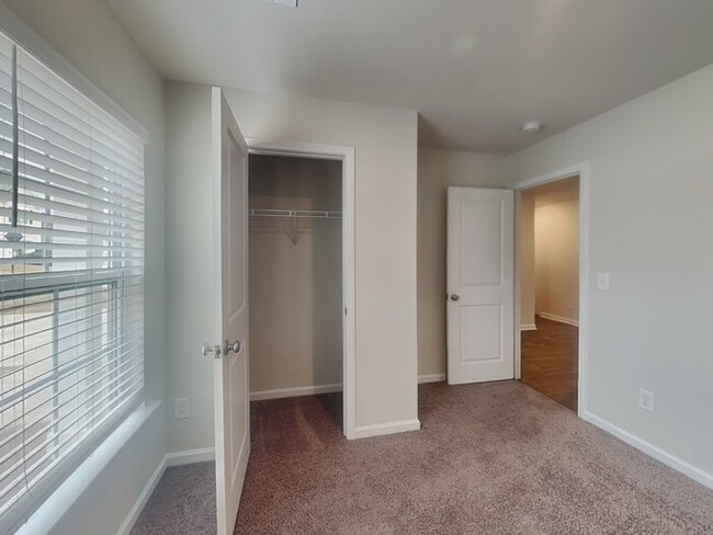 Building Photo - Apply today! Ashton Lakes